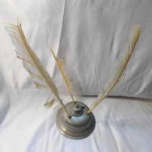 Antique STIEFF PEWTER WILLIAMSBURG 3 HOLE INK WELL WITH 3 FEATHER QUILLS